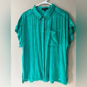 Velvet Heart true green sz M short sleeve button down shirt, pocket side slit.